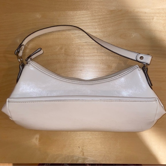 Vinatge White XOXO Purse - Picture 2 of 3